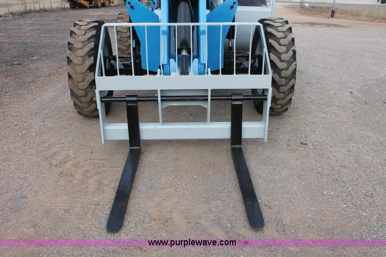 image for item H5953 2007 Genie GTH-842 telehandler