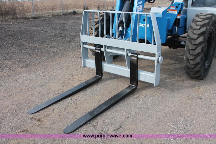 image for item H5954 2007 Genie GTH-844 telehandler