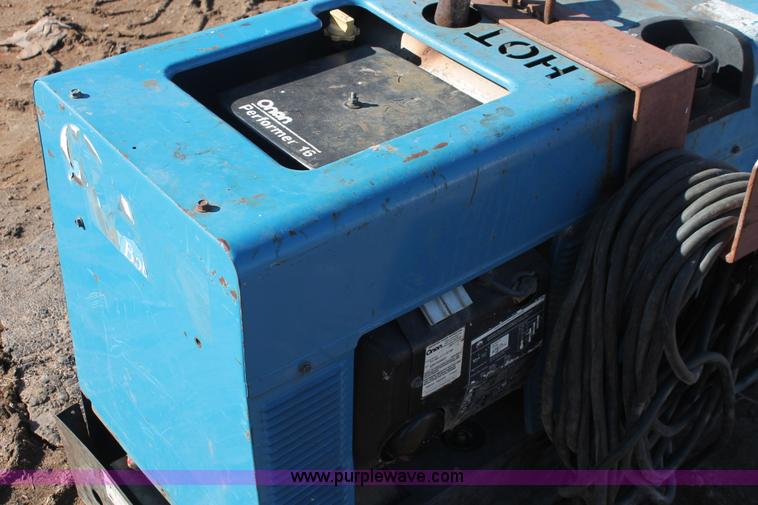 image for item H5958 Miller Bobcat 225NT welder/generator