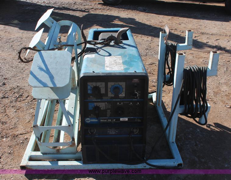 image for item H5959 Miller Bobcat 250NT welder/generator