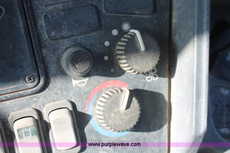 image for item H5968 2005 John Deere 310G backhoe