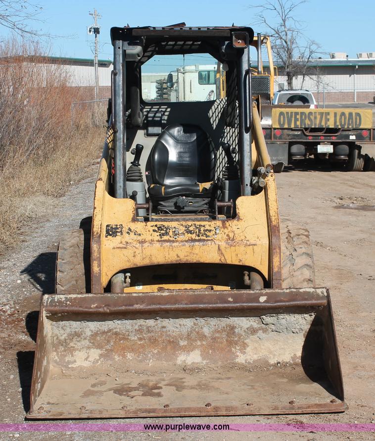 image for item H5969 2001 Caterpillar 226 skid steer