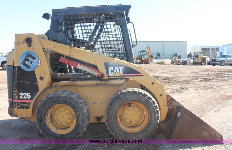 image for item H5969 2001 Caterpillar 226 skid steer