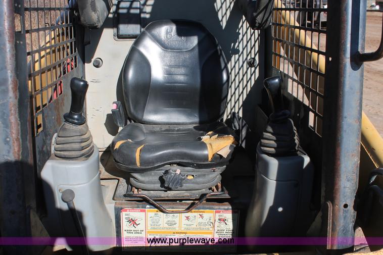 image for item H5969 2001 Caterpillar 226 skid steer