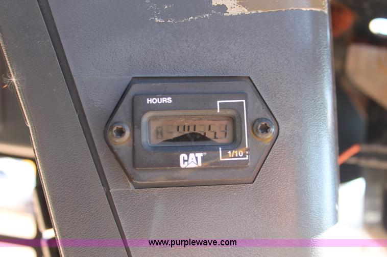 image for item H5969 2001 Caterpillar 226 skid steer