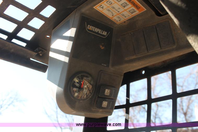 image for item H5969 2001 Caterpillar 226 skid steer