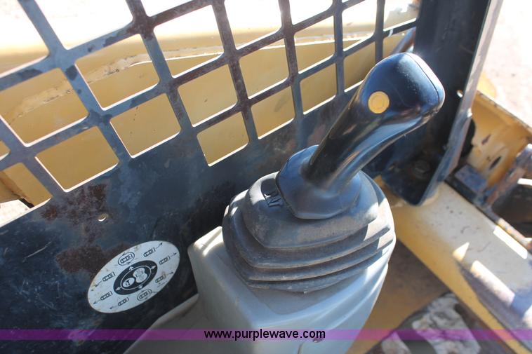 image for item H5969 2001 Caterpillar 226 skid steer