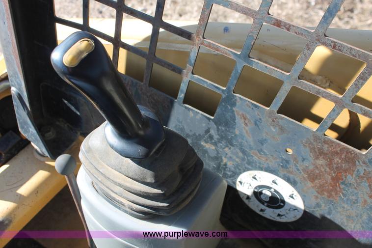 image for item H5969 2001 Caterpillar 226 skid steer