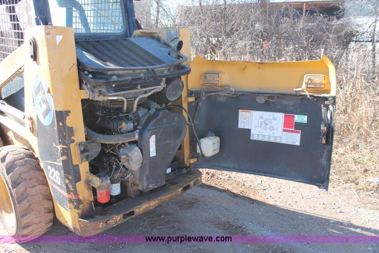 image for item H5969 2001 Caterpillar 226 skid steer