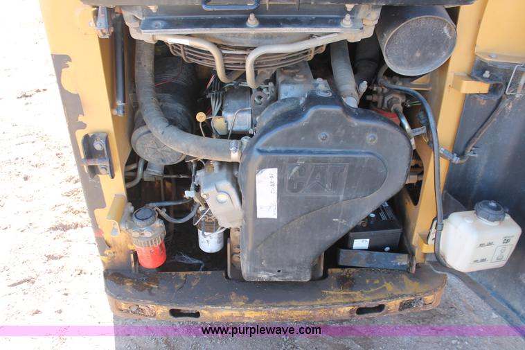image for item H5969 2001 Caterpillar 226 skid steer