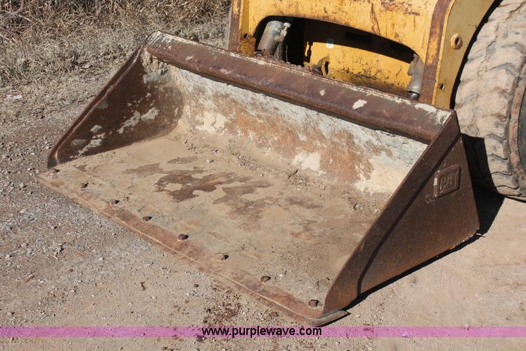 image for item H5969 2001 Caterpillar 226 skid steer