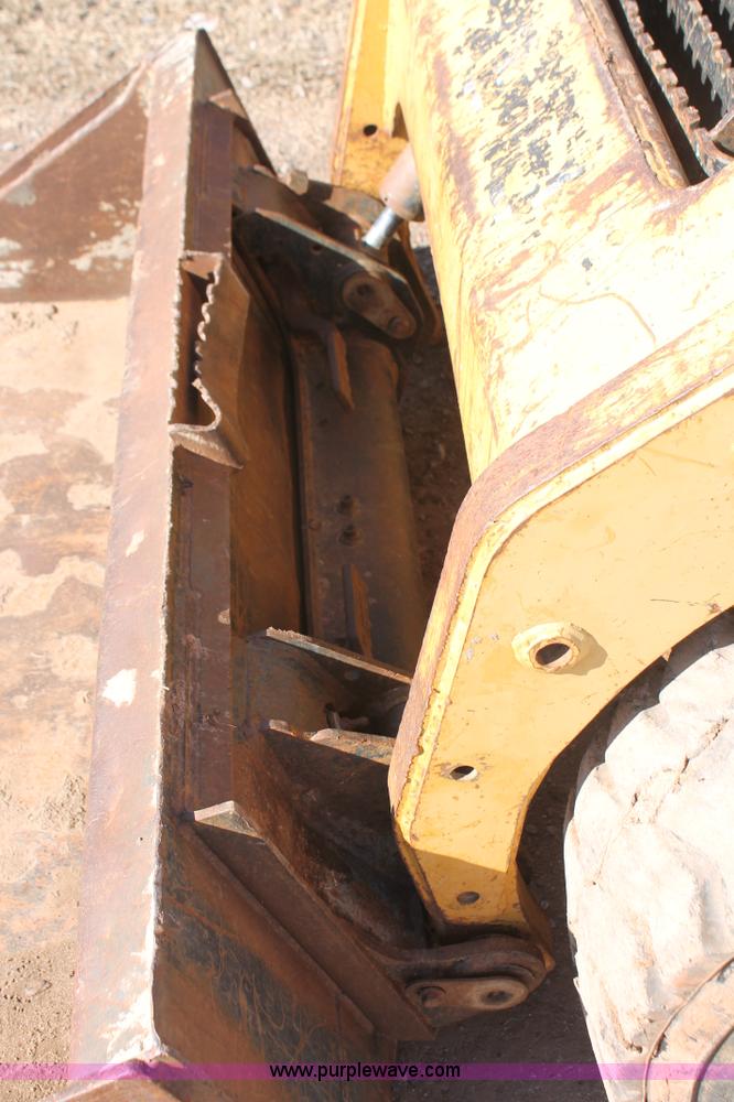 image for item H5969 2001 Caterpillar 226 skid steer