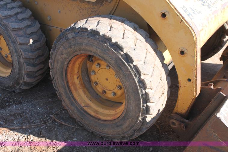 image for item H5969 2001 Caterpillar 226 skid steer