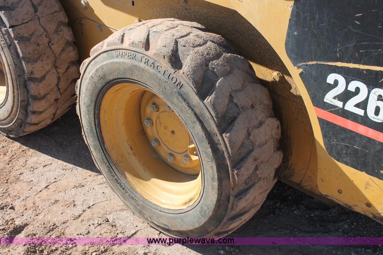 image for item H5969 2001 Caterpillar 226 skid steer