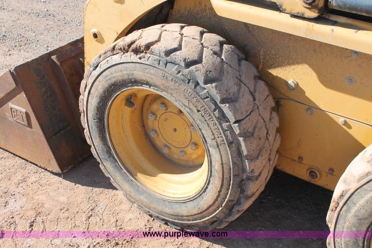 image for item H5969 2001 Caterpillar 226 skid steer