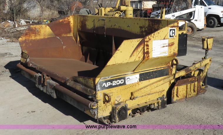 image for item I2433 1989 Caterpillar AP-200 asphalt paver