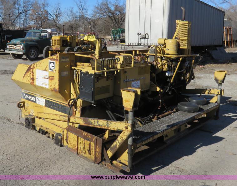 image for item I2433 1989 Caterpillar AP-200 asphalt paver