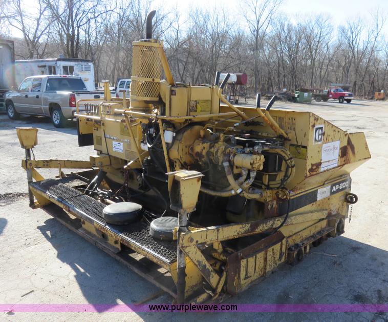 image for item I2433 1989 Caterpillar AP-200 asphalt paver