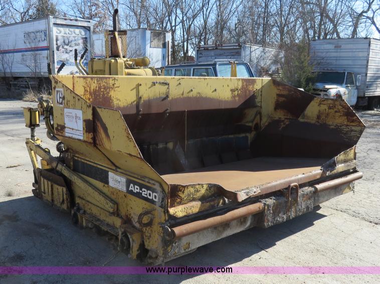 image for item I2433 1989 Caterpillar AP-200 asphalt paver