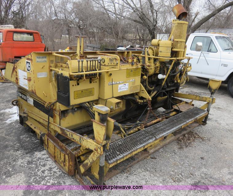 image for item I2433 1989 Caterpillar AP-200 asphalt paver