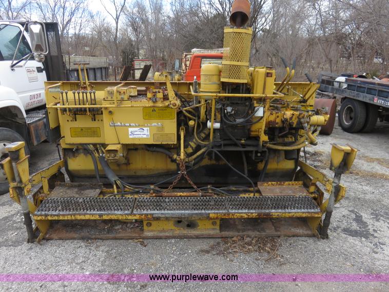 image for item I2433 1989 Caterpillar AP-200 asphalt paver