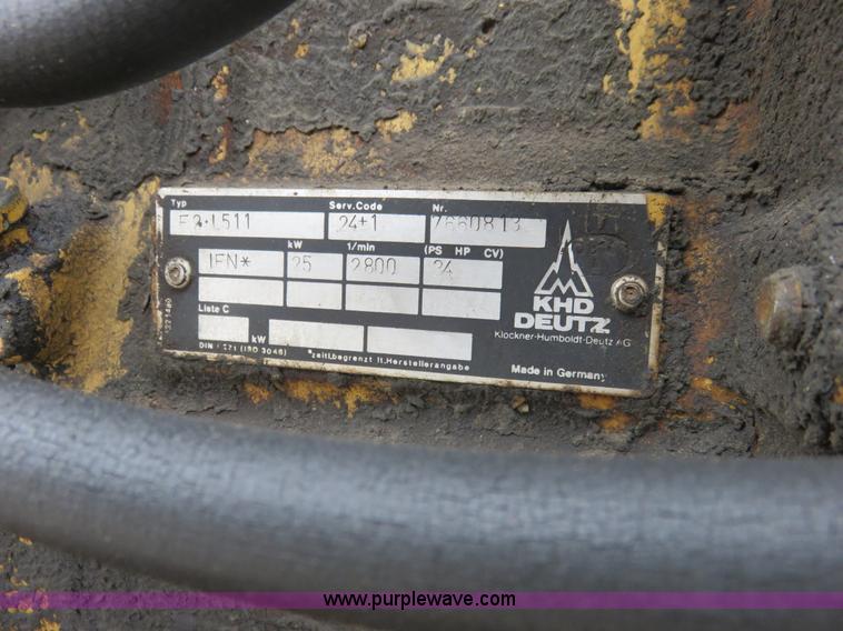 image for item I2433 1989 Caterpillar AP-200 asphalt paver