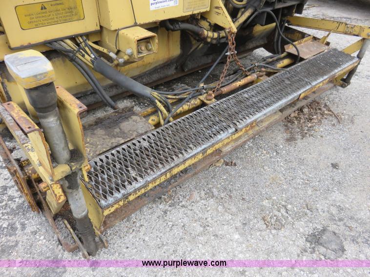 image for item I2433 1989 Caterpillar AP-200 asphalt paver