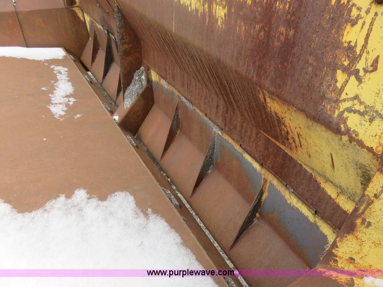 image for item I2433 1989 Caterpillar AP-200 asphalt paver