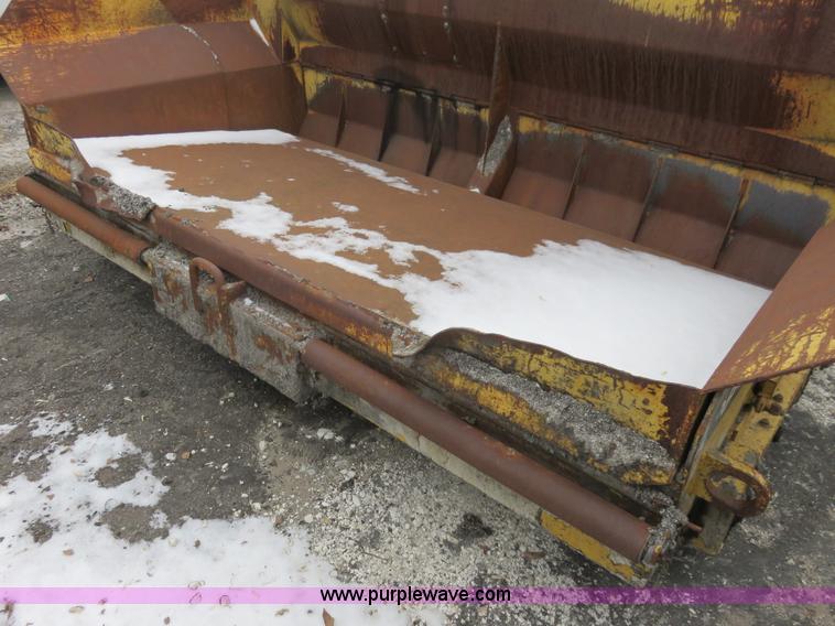 image for item I2433 1989 Caterpillar AP-200 asphalt paver