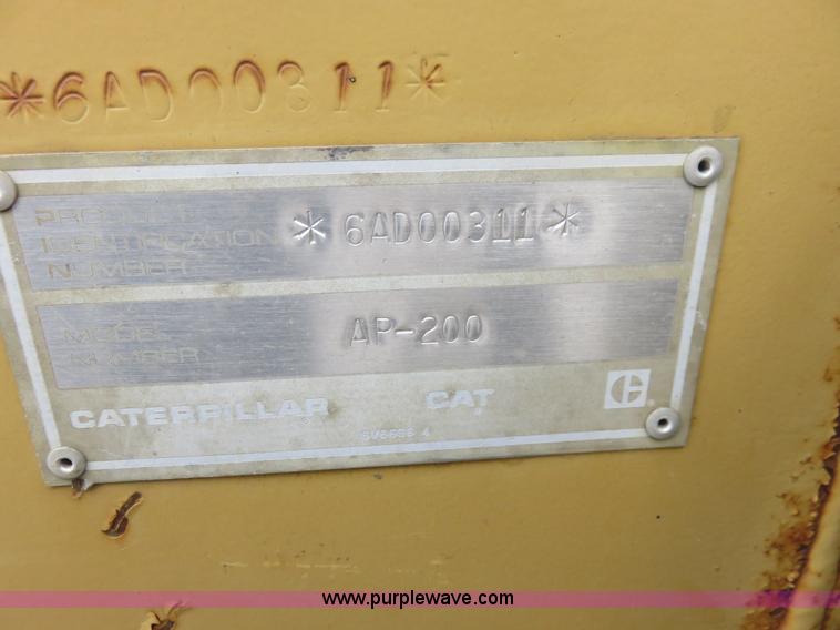 image for item I2433 1989 Caterpillar AP-200 asphalt paver