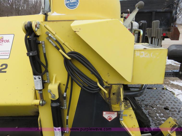 image for item I2435 2006 Bomag 815-2 asphalt paver