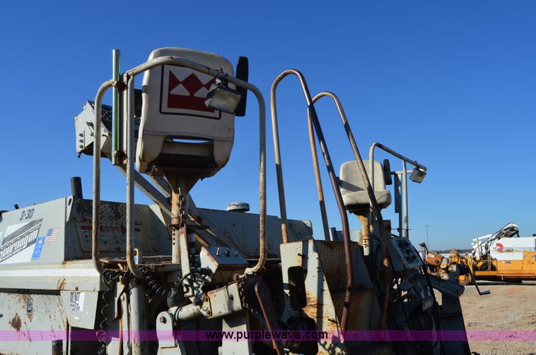 image for item I2896 1997 Cedarapids CR641 paving machine