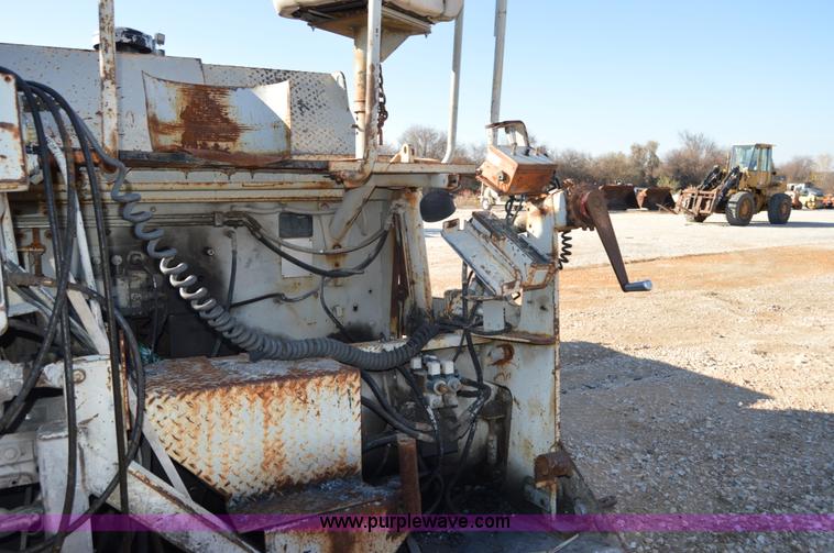 image for item I2896 1997 Cedarapids CR641 paving machine