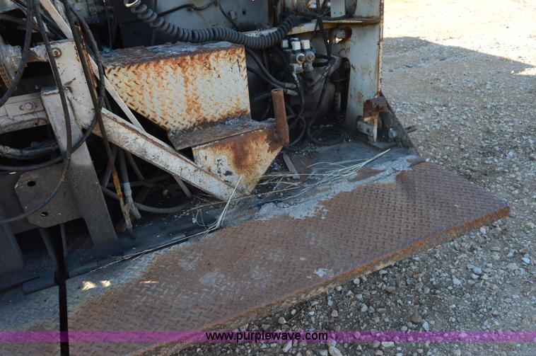 image for item I2896 1997 Cedarapids CR641 paving machine
