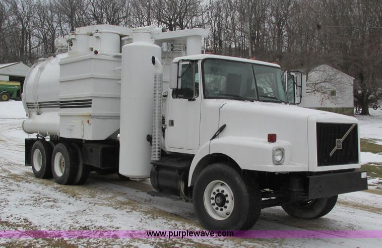 image for item I4086 1998 Volvo WG 64 Jetter vacuum truck