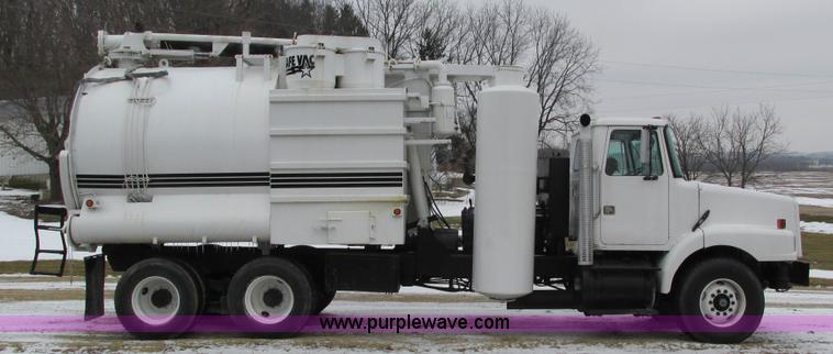 image for item I4086 1998 Volvo WG 64 Jetter vacuum truck