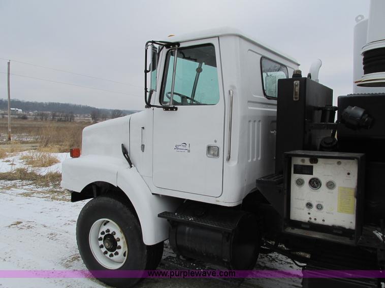 image for item I4086 1998 Volvo WG 64 Jetter vacuum truck