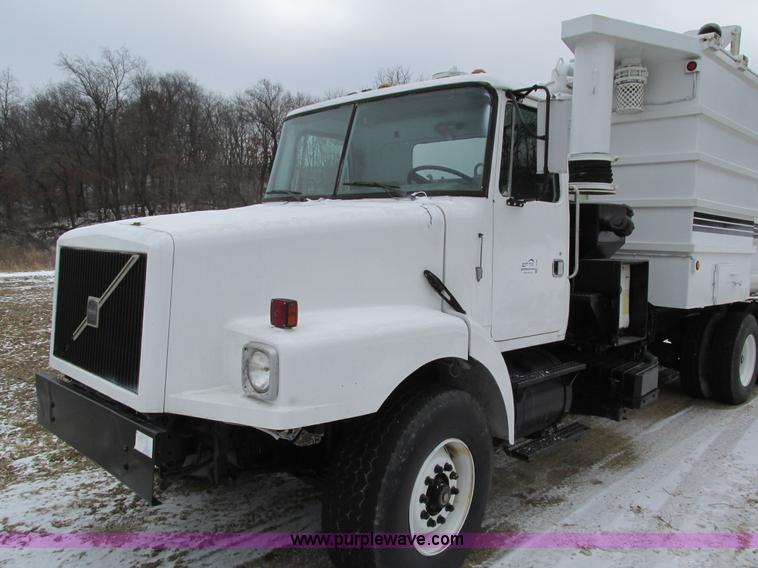image for item I4086 1998 Volvo WG 64 Jetter vacuum truck