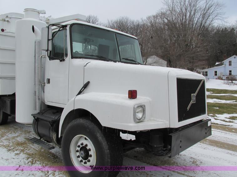 image for item I4086 1998 Volvo WG 64 Jetter vacuum truck