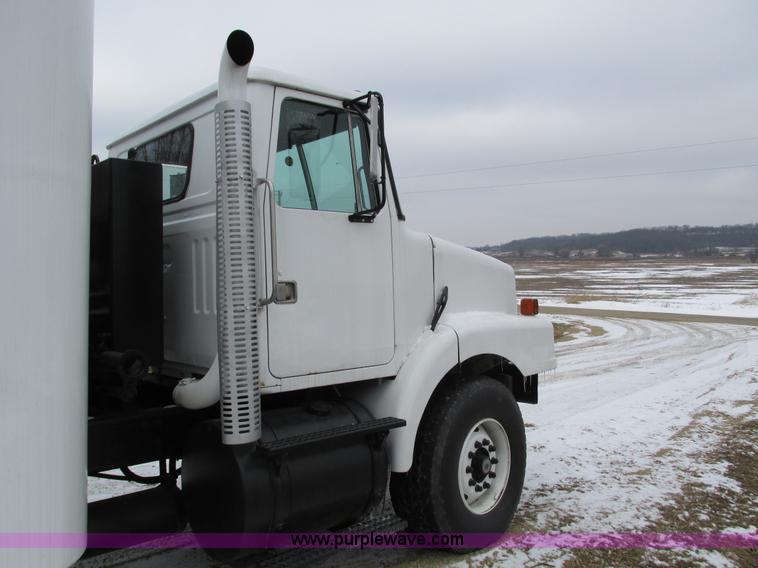 image for item I4086 1998 Volvo WG 64 Jetter vacuum truck