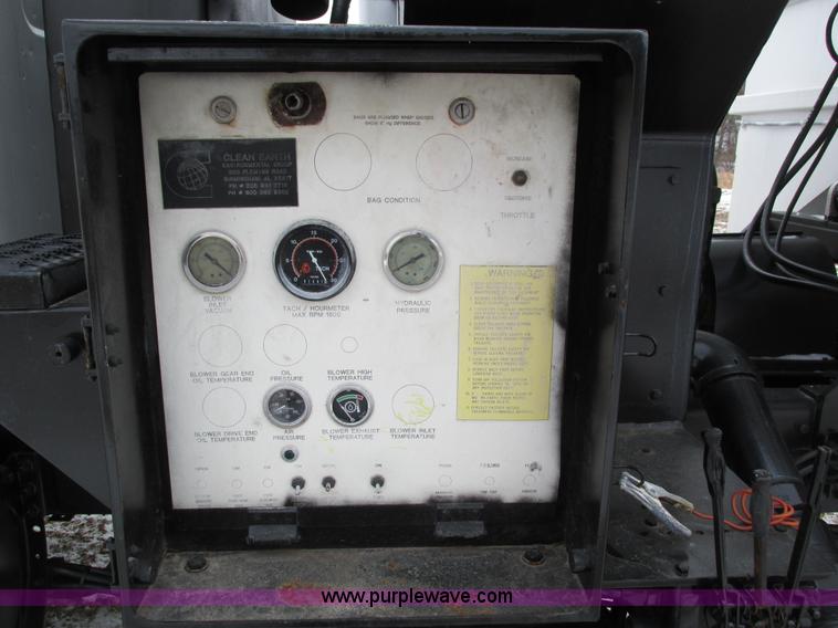 image for item I4086 1998 Volvo WG 64 Jetter vacuum truck