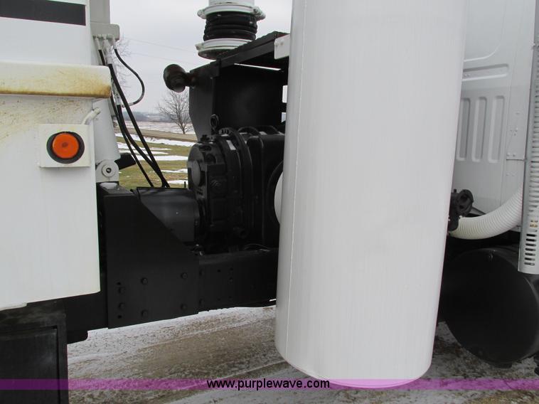 image for item I4086 1998 Volvo WG 64 Jetter vacuum truck