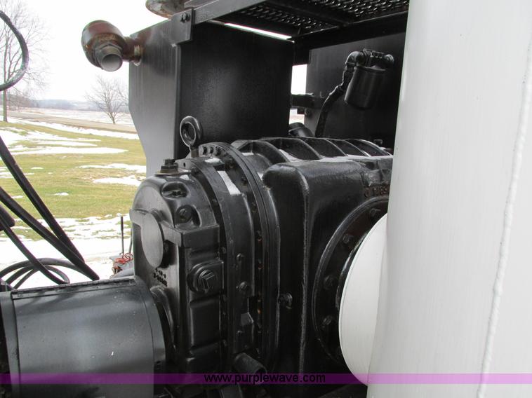 image for item I4086 1998 Volvo WG 64 Jetter vacuum truck