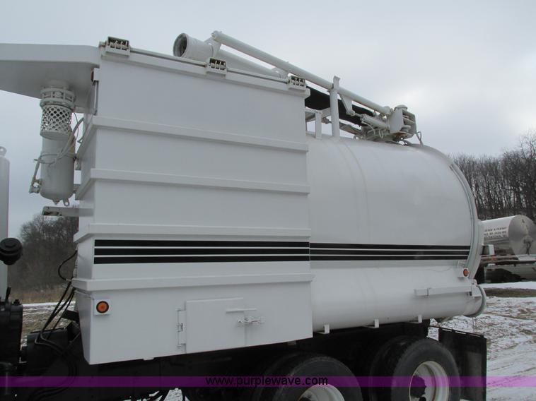 image for item I4086 1998 Volvo WG 64 Jetter vacuum truck