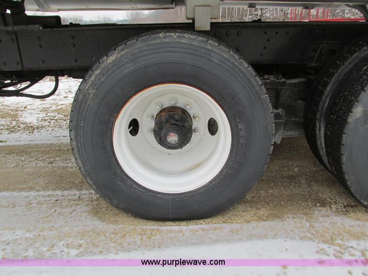 image for item I4086 1998 Volvo WG 64 Jetter vacuum truck