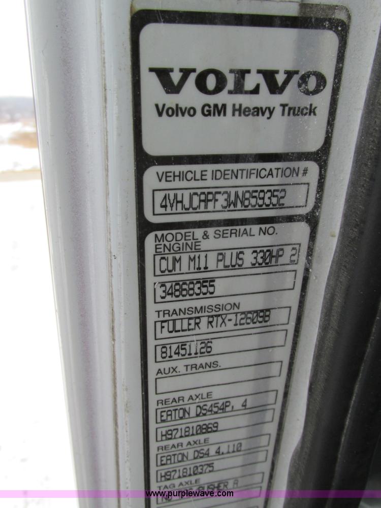 image for item I4086 1998 Volvo WG 64 Jetter vacuum truck