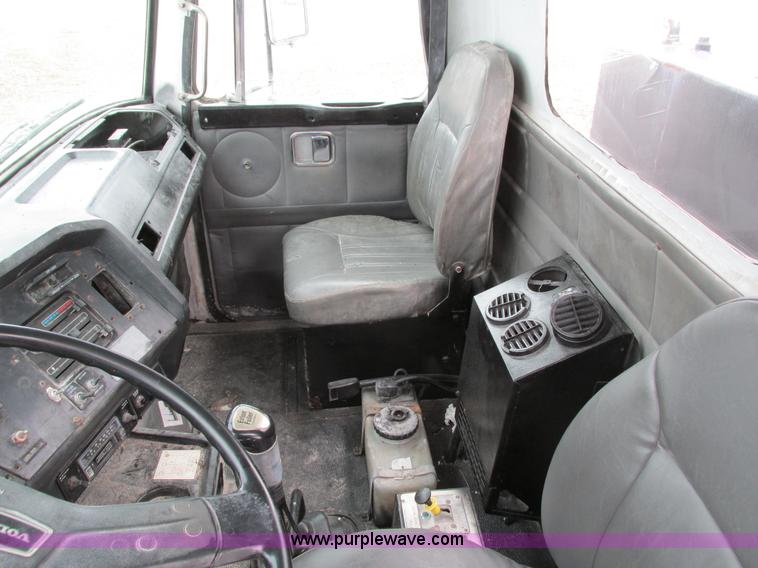 image for item I4086 1998 Volvo WG 64 Jetter vacuum truck