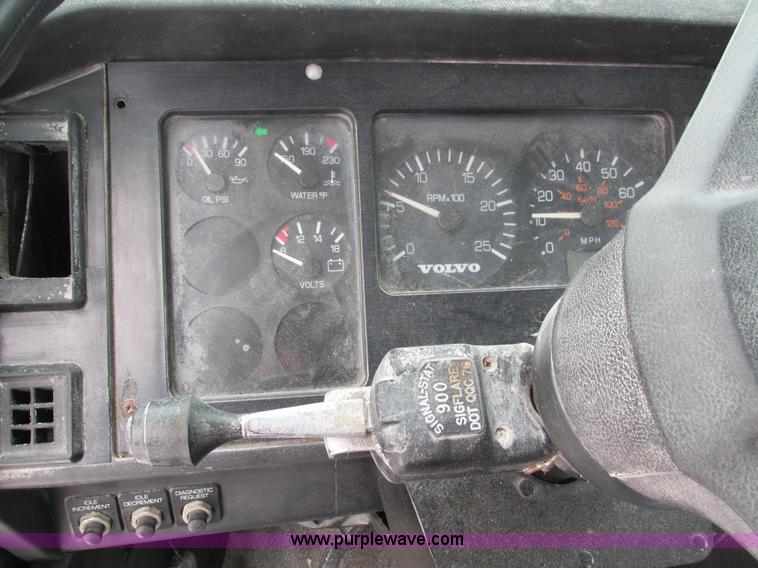 image for item I4086 1998 Volvo WG 64 Jetter vacuum truck