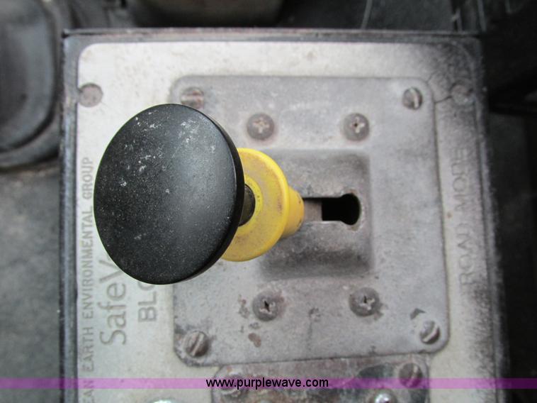 image for item I4086 1998 Volvo WG 64 Jetter vacuum truck