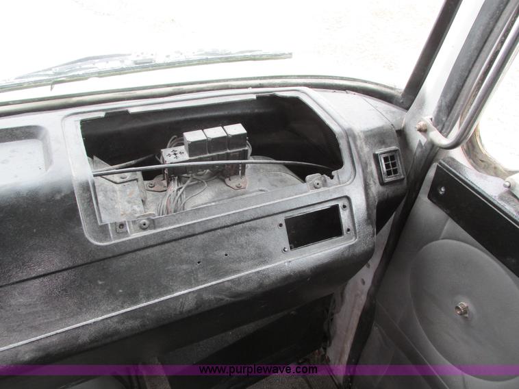 image for item I4086 1998 Volvo WG 64 Jetter vacuum truck